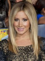 Ashley Tisdale im November 2012