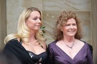 Katharina Wagner (l.) und Eva Wagner-Pasquier bei der Premiere der Bayreuther Festspiele 2009