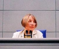 Antje Vollmer leitet eine Debatte im Bundestag, 2003