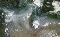 Das Satellitenbild zeigt Rauch über Zentralrussland (4. August 2010). Bild: NASA