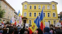 Anhänger und Vertreter der moldawischen Oppositionspartei ȘOR protestieren vor dem Gebäude des Verfassungsgerichts, während dort eine Sitzung darüber abgehalten wird, in der über ein mögliches Verbot von ȘOR diskutiert wird. Bild: Sputnik / Sputnik / Rodion Proca