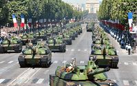 Militärparade (Panzer & Infantrie) in Frankreich