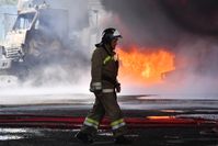 Auf dem Archivbild: Ein Feuerwehrmann des DVR-Rettungsdienstes Bild: Alexei Kudenko / Sputnik