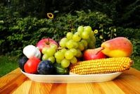 Der Schlüssel für gutes Aussehen und Gesundheit heißt Obst und Gemüse. Bild: pixelio.de/Tollas