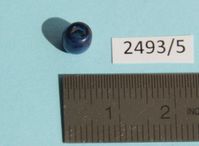 Eine der untersuchten blauen Glasperlen im Maßstab
Quelle: ©: Institut für Kernchemie (idw)