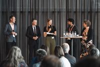 Fabian Stankewitz (Verbandsgemeindebürgermeister in der Westlichen Börde), Thorsten Frei (Chef des Bundeskanzleramtes), Lisa Klein (Leiterin der Allianz der Gestalter bei ProjectTogether), Milad Tabesch (Initiator von Ruhrpott für Europa), Diana Pretzell (Erste Bürgermeisterin der Stadt Mannheim) (v.l.n.r.)  (2025) Bild: ProjectTogether gGmbH Fotograf: Marlene Charlotte Limburg