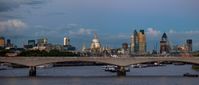 Die City of London ist das historische und wirtschaftliche Zentrum von Greater London. Sie wird oft einfach als The City oder Square Mile (Quadratmeile, entsprechend ihrer Flächenausdehnung) bezeichnet. Obwohl die City jahrhundertelang gleichbedeutend mit London war, wird der Stadtname nun für das gesamte überbaute Gebiet verwendet. Die City of London ist eine zeremonielle Grafschaft.