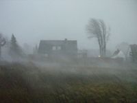 Orkan, Sturm, Unwetter, Regen & Haus (Symbolbild)