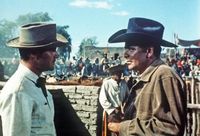 Cowboy Tom (Glenn Ford, r.) soll Frank Harris (Jack Lemmon) Nachhilfestunden geben. Quelle: Tele 5