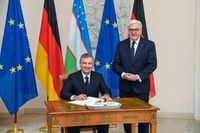 Usbekistans Präsident Shavkat Mirziyoyev (l.) und sein deutscher Amtskollege Frank-Walter Steinmeier hatten bereits mehrere intensive Begegnungen