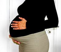Alkohol ist in der Schwangerschaft ein Tabu. Bild: pixelio.de/Bucurescu