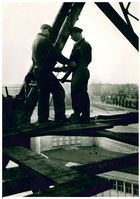 Der Funkturm wird nach dem Krieg wieder zusammengeflickt. Bild: "obs/Messe Berlin GmbH"