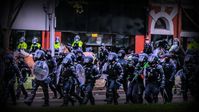 Polizeitruppen in Australien am 21.9.2021 mit Pfefferspray, Gummigeschossen, Schlagstöcken, Schilde und Blendgranaten gegen Demonstranten (Symbolbild)
