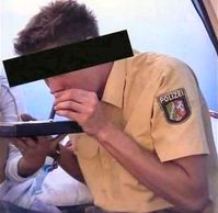 Polizisten sind direkt an der Quelle: Drogenkonsum und Handel in "sicheren" Händen (Symbolbild)