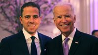 Hunter Biden (links) mit seinem Vater Joe Biden (rechts). Bild: Gettyimages.ru / Teresa Kroeger