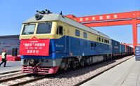 Der Containerzug vom Bahnhof Shijiazhuang (südwestlich von Peking) nach Hamburg trat Mitte April seine Reise mit 100 Containern an Bild: Zhang Xiaofeng / Xinhua