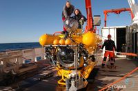 Während der Expedition zu den Methanquellen vor Spitzbergen kam auch das Tauchboot JAGO zum Einsatz.
Quelle: Foto: Karen Hissmann, GEOMAR (idw)