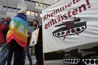 Vor der Zentrale der Rheinmetall AG, Düsseldorf am 26. Oktober 2012 Kampagne „Aktion Aufschrei – Stoppt den Waffenhandel“