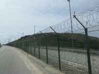 Der Zaun des Kernkraftwerks Flamanville