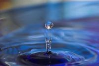 Wassertropfen: Forscher klären Mysterium auf. Bild: pixelio.de, N-Schmitz