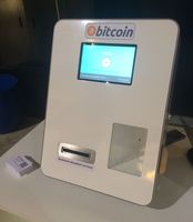 Mit Bargeld können Bitcoins gezogen werden, die unmittelbar auf ein Wallet (via QR-Code) überwiesen werden. Bild: Micha L. Rieser, Attribution, https://commons.wikimedia.org/w/index.php?curid=30718218