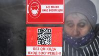 Hinweisschilder an der Tür eines Busses in der russischen Teilrepublik Tatarstan Bild: Sputnik / Maxim Bogodwid