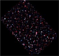 Das "GOODS-N"-Feld im Großen Wagen bei den Wellenlängen 100 und 160 Mikrometer. Galaxien bei hoher Rotverschiebung (also größeren kosmologischen Entfernungen) oder mit einem höheren Anteil an kaltem Staub sind rot dargestellt, nahe Galaxien erscheinen blau. Bild: ESA