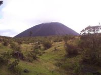 Der Pacaya ist einer der aktivsten Vulkane der Welt. Er liegt südlich von Guatemala-Stadt, seine Eruptionen können meistens von dort beobachtet werden.  Bild: de.wikipedia.org