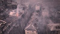 Rauch steigt von brennenden Gebäuden in Artjomowsk auf (2023)