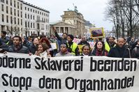 Protest gegen moderne Sklaverei Bild: Uwe Hiksch, on Flickr CC BY-SA 2.0