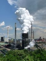 Schwerindustrie: CO2-Ausstoß ist nützlich. Bild: pixelio.de, Dieter Schütz