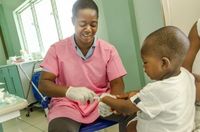 Rund 100.000 Mädchen und Jungen wurden 2013 im Kinderkrankenhaus von nph in Tabarre/Haiti behandelt.  Bild: "obs/nph deutschland e.V."