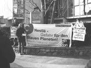 Aktivisten vor der Nestlé-Konzernzentrale 
