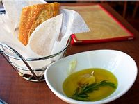 Olivenöl: Seine Inhaltsstoffe kommen auch der Leber zugute. Bild: Flickr Creative Commons/Krista