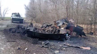 Eine vernichtete und eine beschädigte Panzerhaubitze der ukrainischen Streitkräfte, Typ 2S1 Gwosdika. Genauer Ort unklar. Veröffentlichungsdatum 20. Juli 2023. Bild: RT