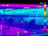 Die Greenpeace-Bilder zeigen: Die 102 Atommüllbehälter stehen im nördlichen Teil der Castorhalle, da die Lüftungsschlitze dort deutlich wärmere Luft abgeben. Bild: Greenpeace