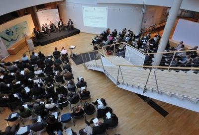 : Blick auf den Veranstaltungssaal am Dienstag (12.05.2009) bei der Veranstaltungsreihe media coffee der dpa-Tochter news aktuell im Museum für Kommunikation in Frankfurt am Main. Bild: Uwe Anspach / obs/news aktuell GmbH