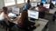 Schüler bearbeiten Online-Prüfungsaufgaben in einem Computerraum (2015)