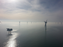 Blick auf den Offshore-Windpark Riffgat nordwestlich der Insel Borkum (links die Umspannplattform) bei leichtem Nebel