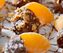 MANDARINEN-SNACK MIT SCHOKOLADE - Dessert aus Mandarinenspalten mit heißem Schokoladenüberzug und gerösteten Nüssen