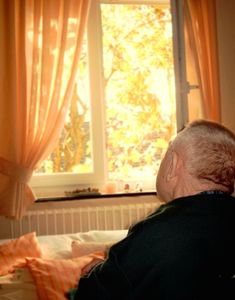 Pflegefall im Alter: Herausforderung für die Familie. Bild: pixelio.de, Damaris