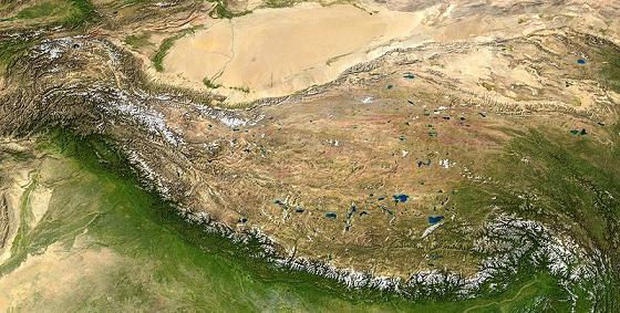 Der Himalaya sind die weiß erscheinenden Ketten am Südsaum des tibetischen Hochlandes (zusammengesetzte Satellitenbilder) Bild: NASA