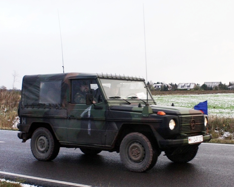 Wolf als Führungs- und Funkfahrzeug (FüFu) mit zwei Fahrzeugantennen, bevorzugt genutzt durch Kompaniechefs und Bataillons­kommandeure (Symbolbild)