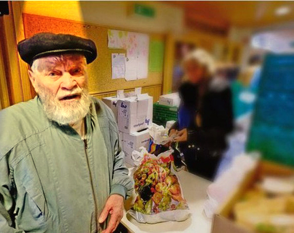 Ein Rentner der unter Harz IV Niveau lebt und auf die Angebote der Armen-Tafel angewiesen ist (Symbolbild)