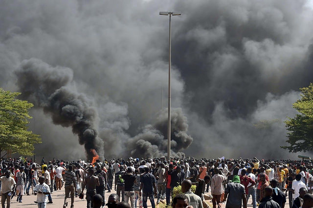 Protest in Burkina Faso Bild:  The Speaker, on Flickr CC BY-SA 2.0