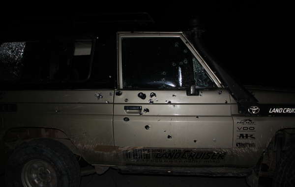 Mejías Auto wurde von 40 Kugeln getroffen, aber er entkam ohne ernste Verletzungen. Bild: Survival