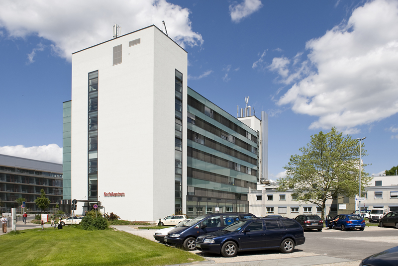Universitätsklinikum Bonn: Bettenhaus 1 mit Notfallzentrum