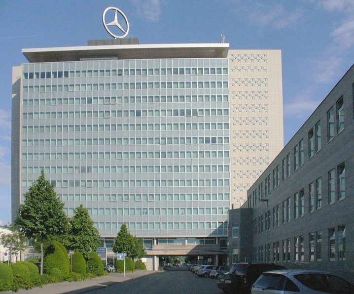 Daimler AG Konzernzentrale in Stuttgart-Untertürkheim