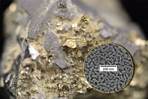 Nanoporöses Gold in der Nahaufnahme: neue Software hilfreich.